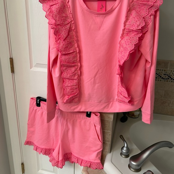 Lilly Pulitzer shorts set $210 value and sweatshirt Kylar ruffle shorts XL pink - Picture 2 of 6